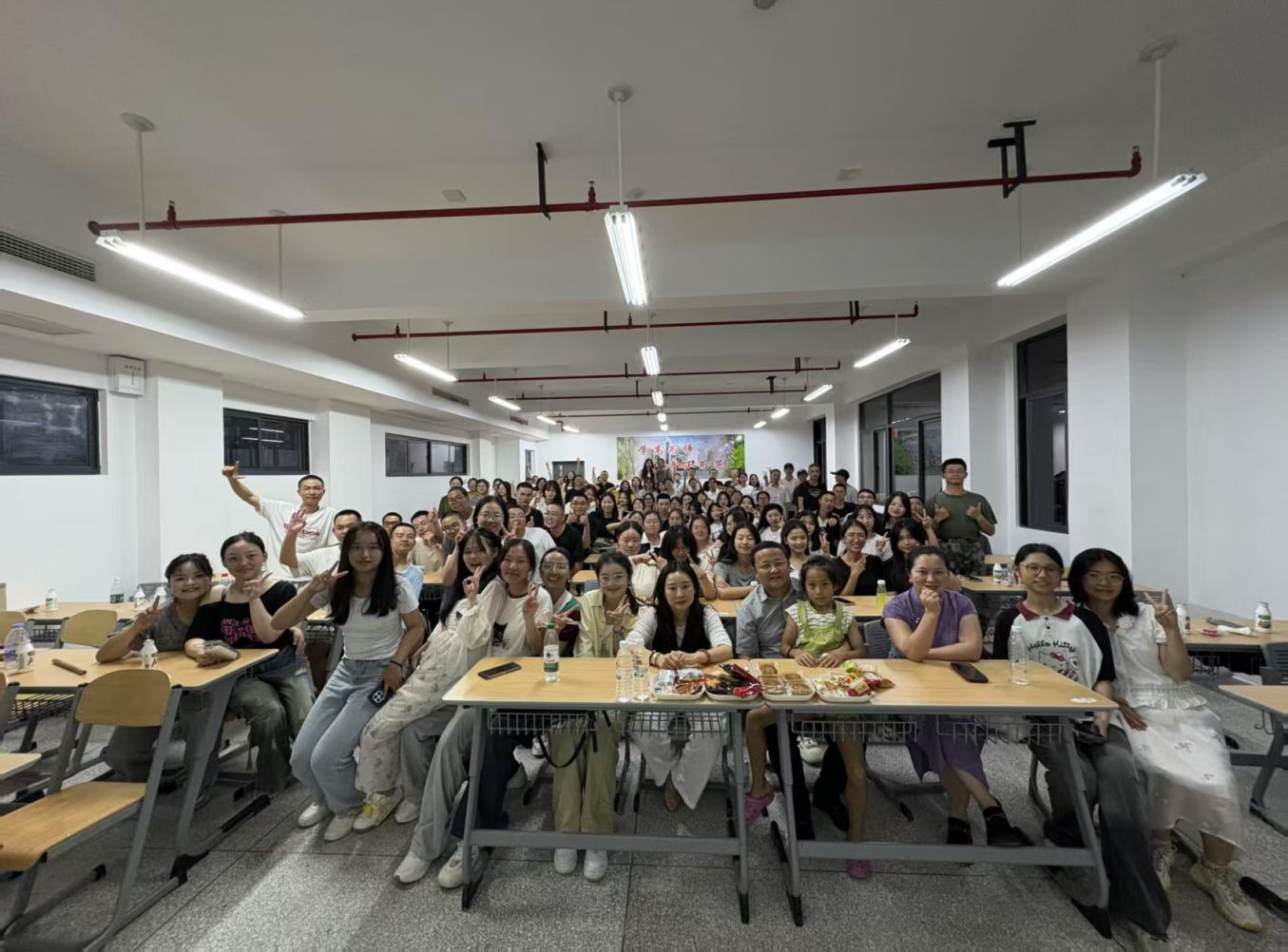 凝聚新生情谊，传递学院关怀——william威廉亚洲(中国)有限公司中秋晚会